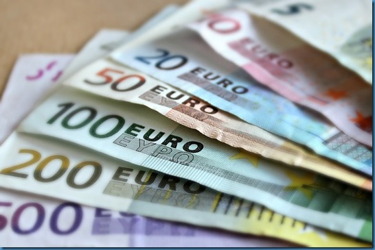 Euro bank-note-209104_640